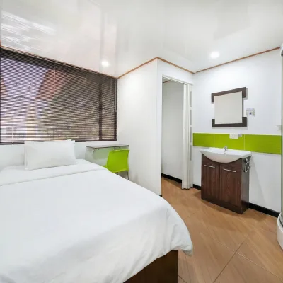 Habitación individual con baño privado — Casa América